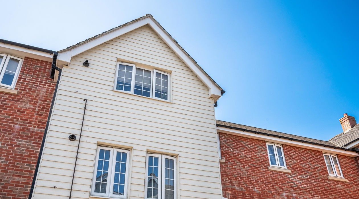 MARK MOFFATT PROPERTY EXPERTS FLAT 6 21 JASMINE SQUARE WOODLEY READING 2 BED 1ST FLOOR FLAT FOR SALE 006