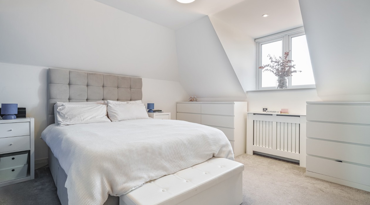 35JC Bedroom 2 01
