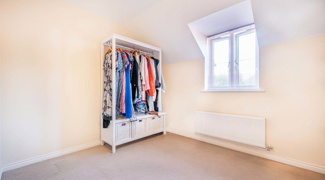 MARK MOFFATT PROPERTY EXPERTS FLAT 6 21 JASMINE SQUARE WOODLEY READING 2 BED 1ST FLOOR FLAT FOR SALE 032