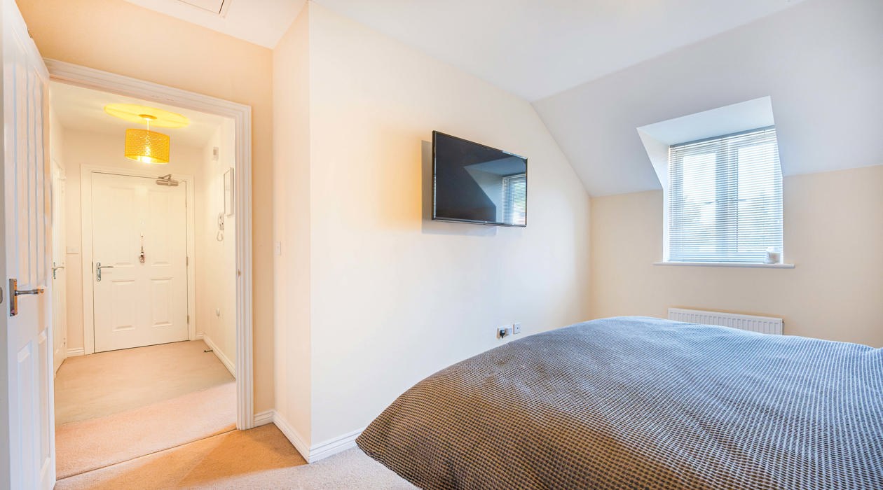 MARK MOFFATT PROPERTY EXPERTS FLAT 6 21 JASMINE SQUARE WOODLEY READING 2 BED 1ST FLOOR FLAT FOR SALE 029